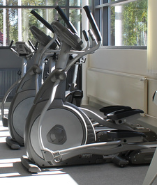 Kuvassa kuntosalissa oleva crosstraining-aerobinen kuntolaite. 