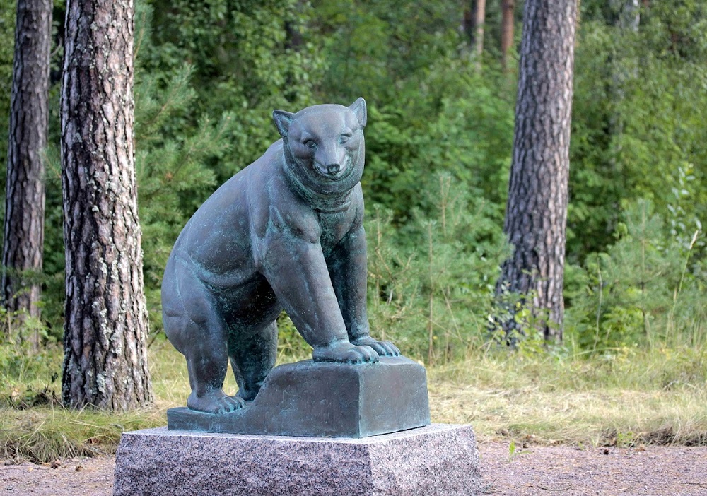 Kuvassa Emil Cedercreutzin veistos Satakunnan karhu. Kuva © Emil Cedercreutzin museo.