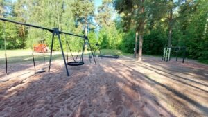 Keinuja, hiekkalaatikko, kiipeilyteline